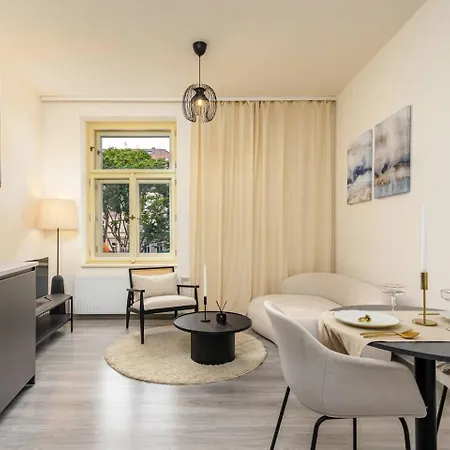 Apartamento Spacious Artistic - 15 Min To Center Praga